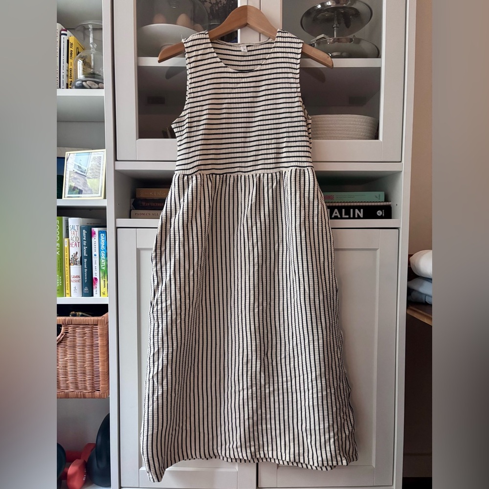 Source Unknown Black and White Striped Midi Dress